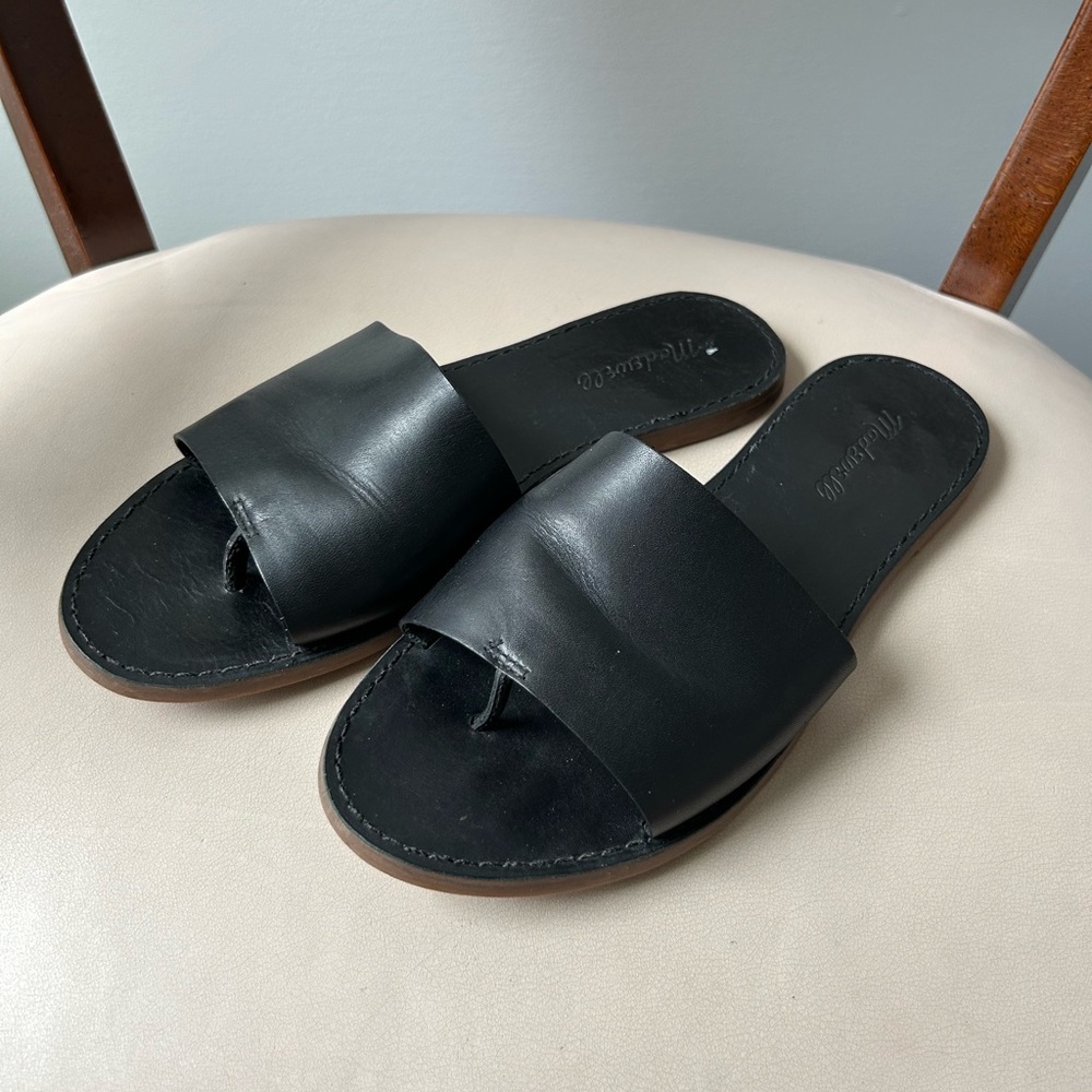 Madewell black leather thong style sandals